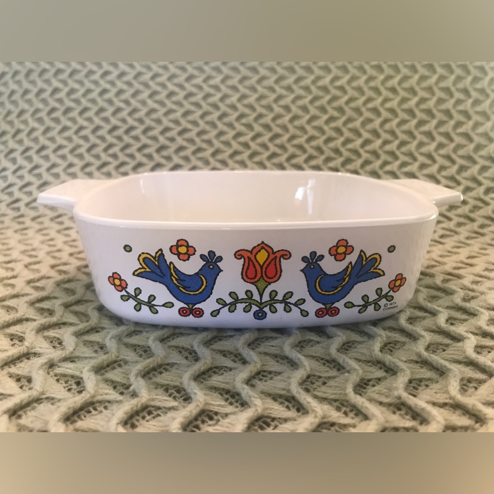 Vintage Corningware 2.5q Casserole Dish with Blue Bird Pattern